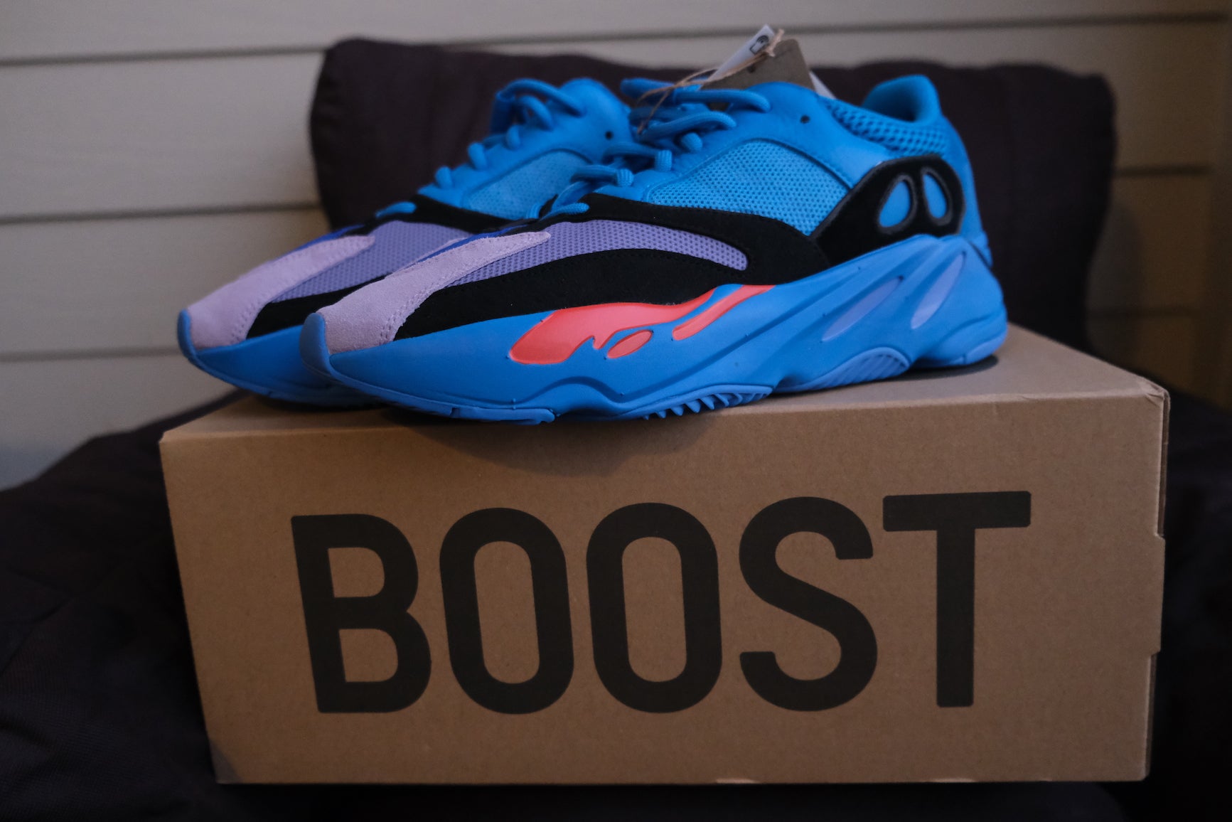 ADDIDAS YEEZY BOOST 700 Moneykickz ADDIDAS YEEZY BOOST 700 Moneykickz