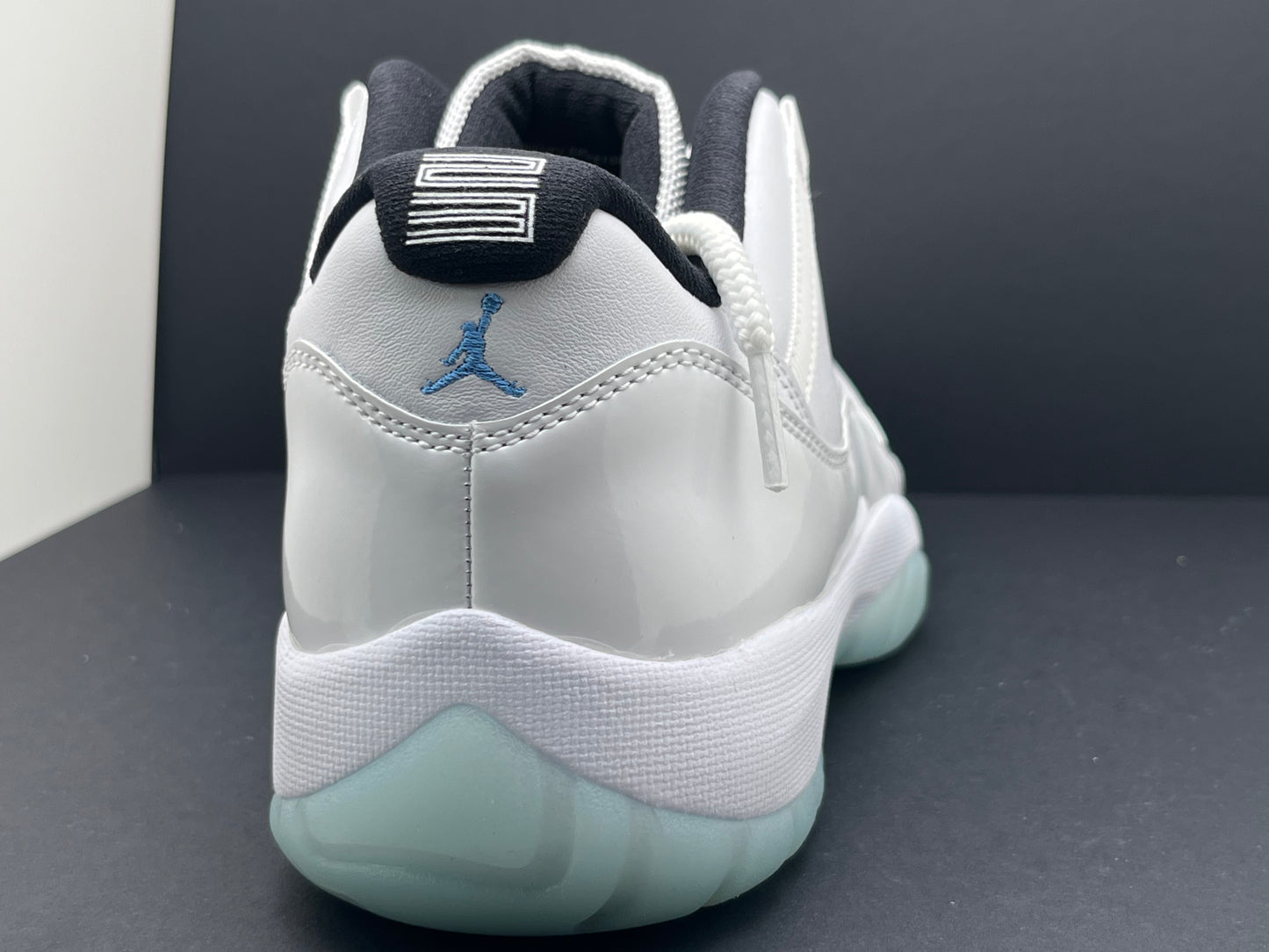 Air Jordan 11 retro low x Legend Blue