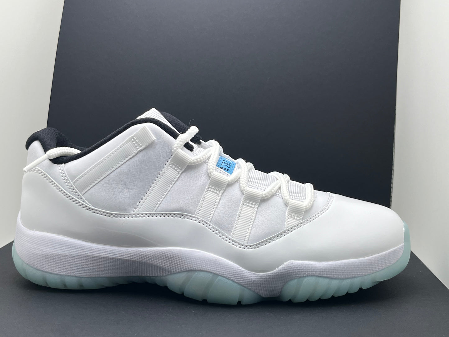 Air Jordan 11 retro low x Legend Blue