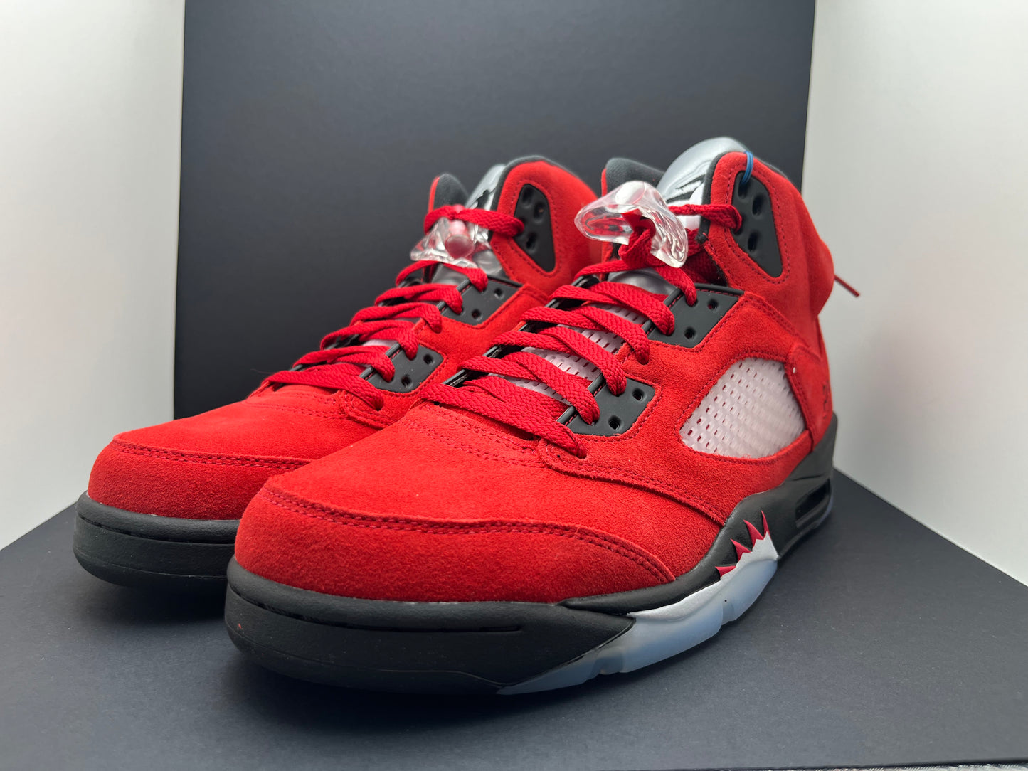 Air Jordan 5 retro x Raging Bulls