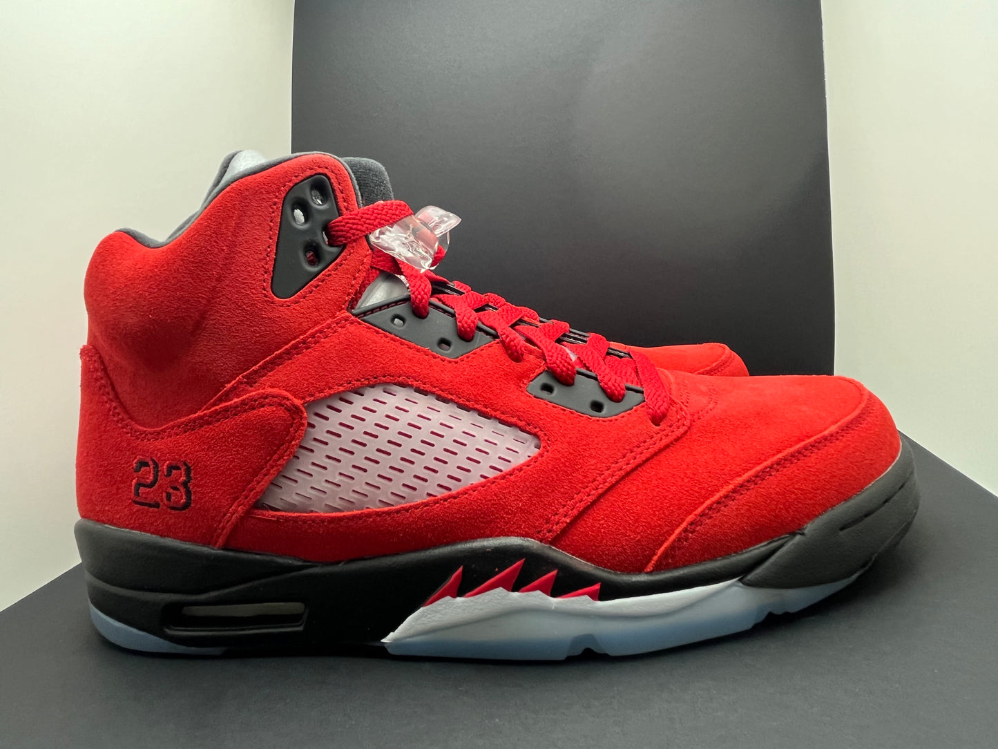 Air Jordan 5 retro x Raging Bulls