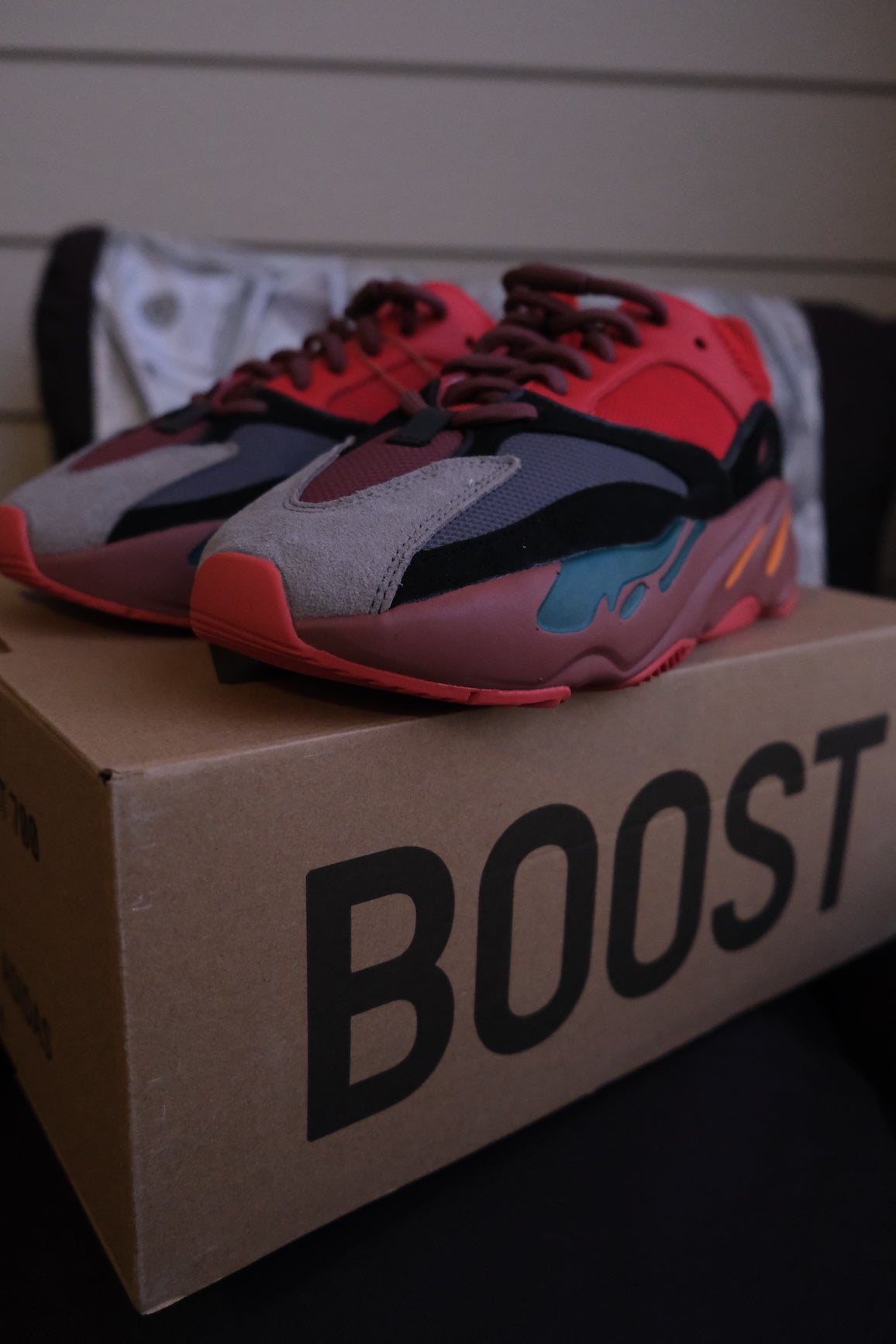 Adidas Yeezy Boost 700 Hi-Res Red Moneykickz Adidas Yeezy Boost 700 Hi-Res Red Moneykickz